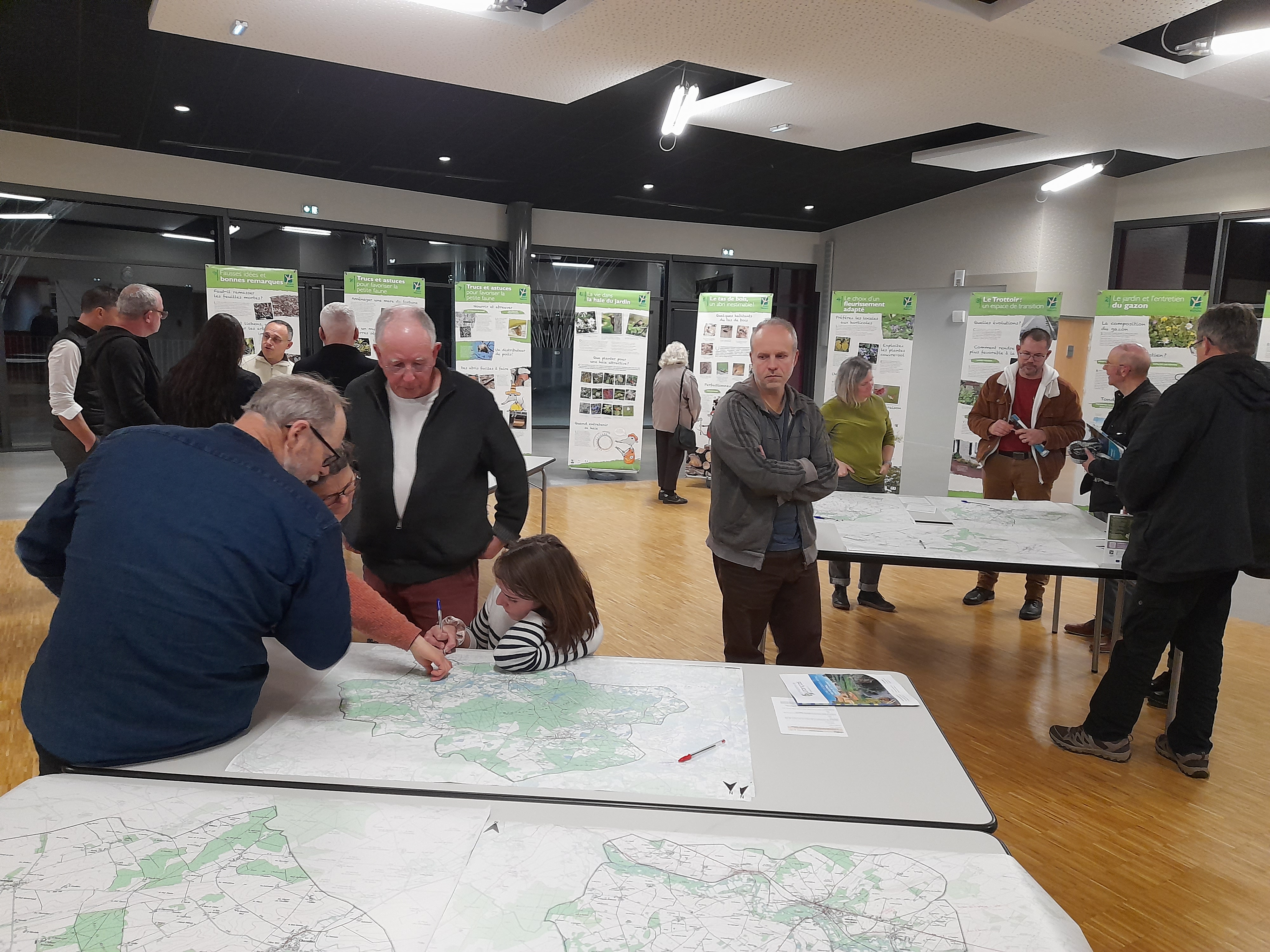 Participants à la dernière réunion publique 2025 concernant l'Atlas de la Biodiversité Val de l'Indre - Brenne Réunion publique à Buzançais sur l'Atlas de la Biodiversité Val de l'Indre - Brenne